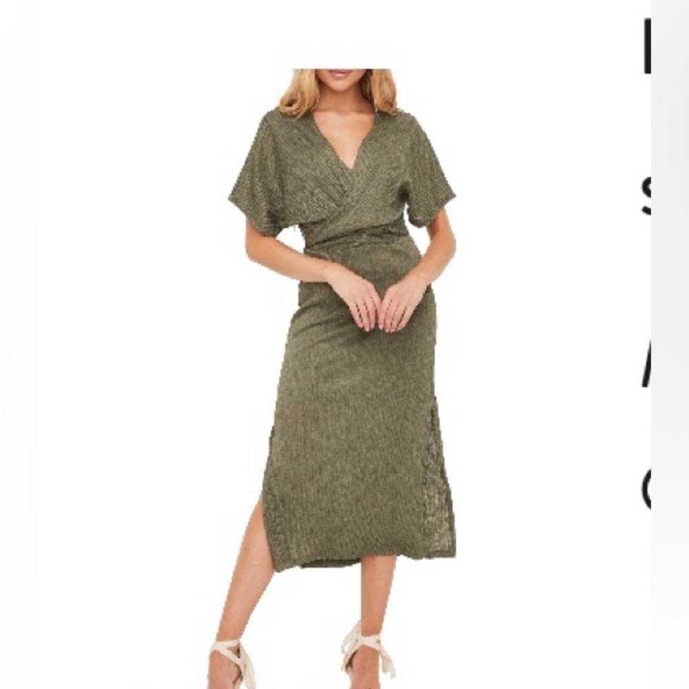 Savvy Plissé Midi Dress with Waist Twist